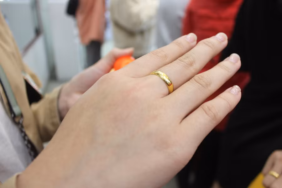 Nhẫn trơn vẫn là mặt hàng được nhiều khách hàng lựa chọn. Hiện nay giá một chỉ được bán ra khoảng 5,5 triệu đồng/lượng.
