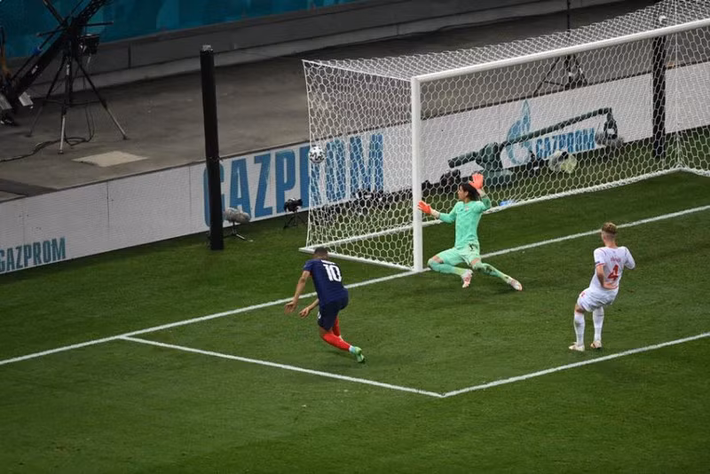 Mbappe hỏng pen, Thụy Sĩ tạo địa chấn loại Pháp trong trận cầu điên rồ - ảnh 10