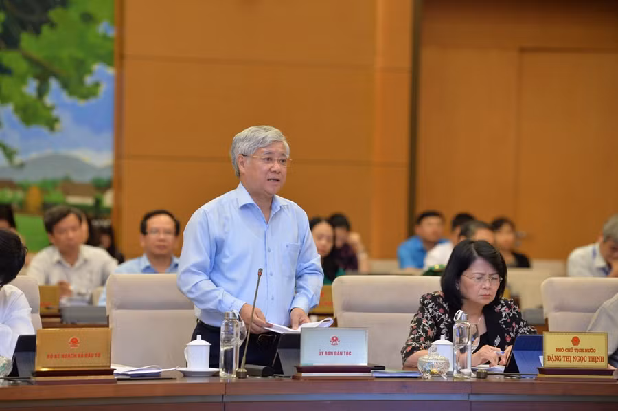 Bộ trưởng, Chủ nhiệm Ủy ban Dân tộc Nguyễn Văn Chiến trình bày tờ trình về đề án