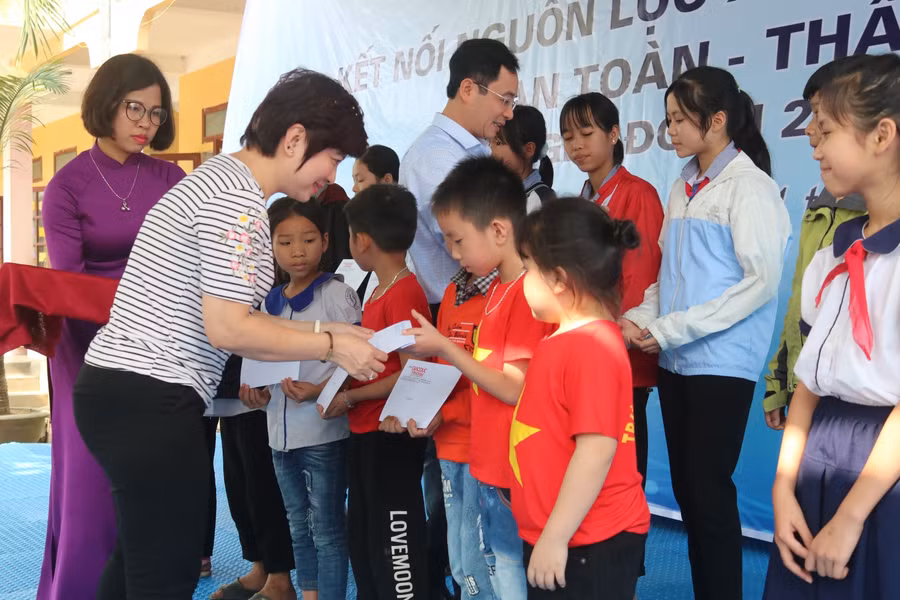 Nhà báo Dương Thanh Hương, Phó Tổng biên tập Báo GD&amp;TĐ ...