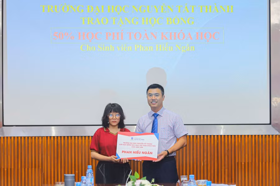 Hiện, Trường đã có gần 34 doanh nghiệp nhận tài trợ HB cho SV với tổng số tiền hơn 1,6 tỉ đồng.