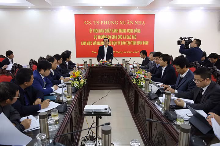 Quang cảnh buổi làm việc. Quang cảnh buổi làm việc.