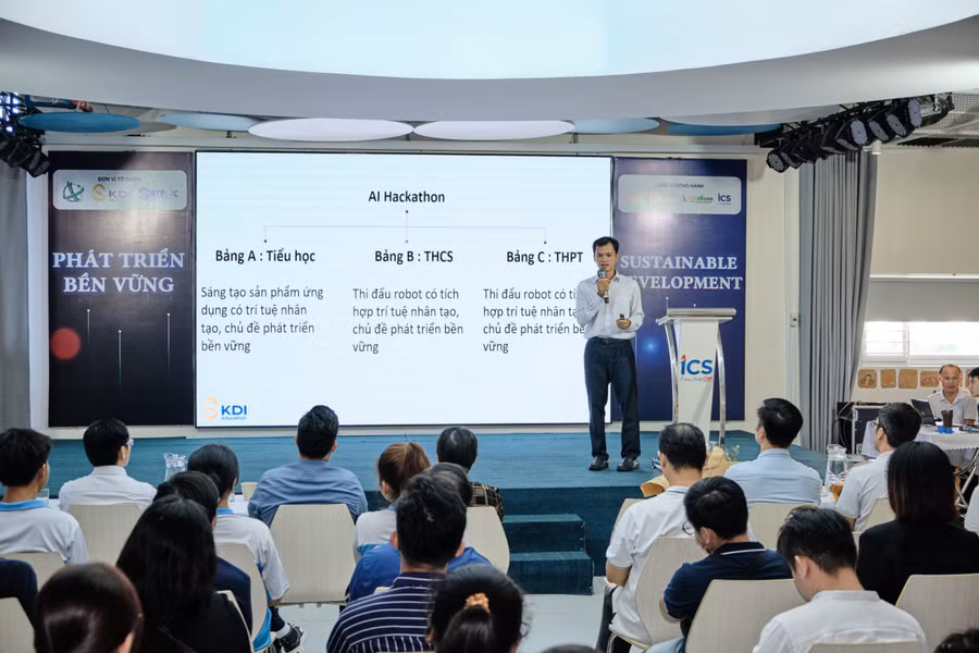 Cuộc thi "Al Hackathon 2023" được tổ chức thành 3 bảng dành cho học sinh Tiểu học, THCS và THPT. Cuộc thi "Al Hackathon 2023" được tổ chức thành 3 bảng dành cho học sinh Tiểu học, THCS và THPT.