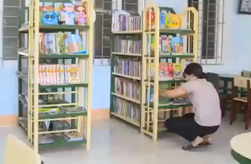 Sách giáo khoa đã được phát hành đến tận các trường học trước thềm năm học mới.