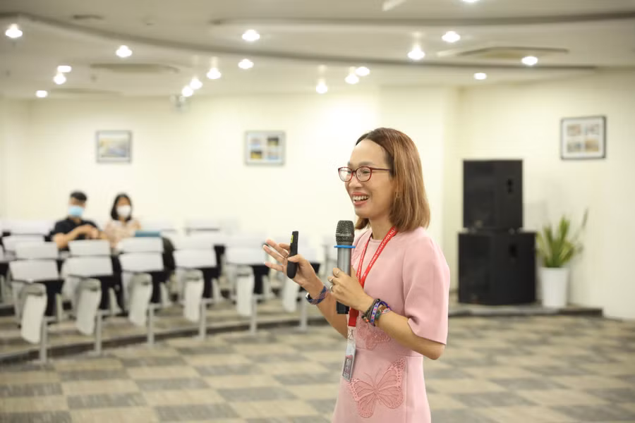 TS Nguyễn Thị Thu Huyền chia sẻ tại hội thảo.