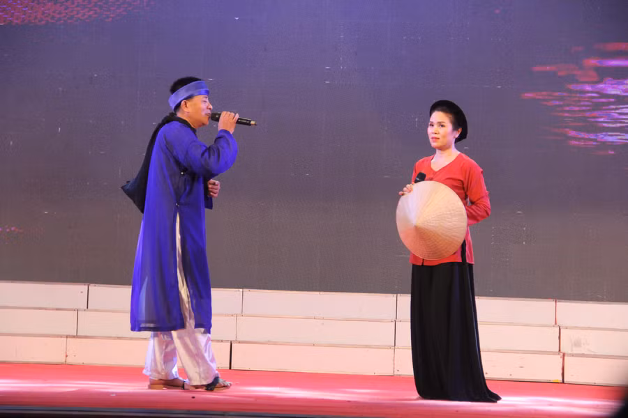 Tiết mục Đối đáp dân Nga Cá gỗ trẩy kinh - phòng GD&ĐT Thạch Hà đạt giải Dân ca hay nhất. Tiết mục Đối đáp dân Nga Cá gỗ trẩy kinh - phòng GD&ĐT Thạch Hà đạt giải Dân ca hay nhất.