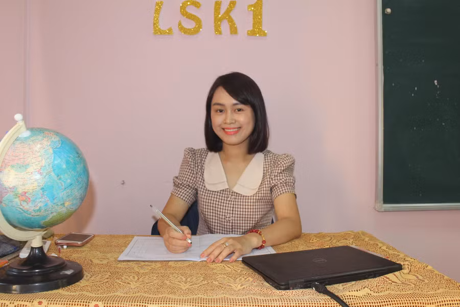 Cô giáo Trương Thị Nhật Anh - Bí thư Đoàn trường, GV dạy Địa Lý trường THPT Chuyên Hà Tĩnh.