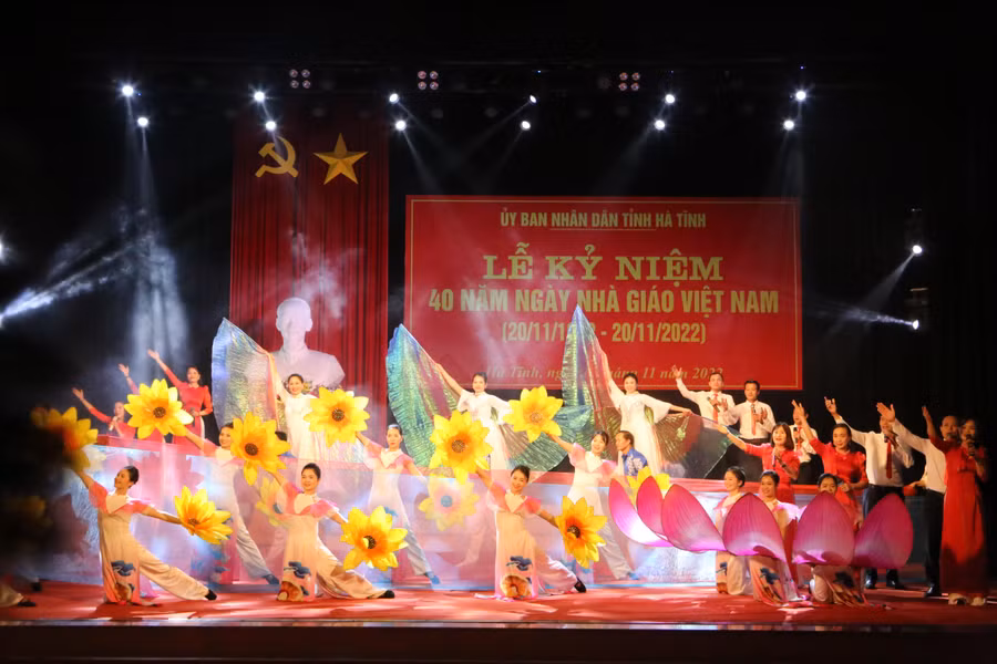 Một tiết mục văn nghệ chào mừng.