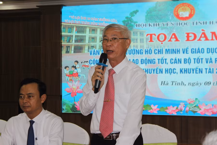 Ông Đoàn Đình Anh - Chủ tịch Hội Khuyến học Hà Tĩnh kết luận tọa đàm. Ông Đoàn Đình Anh - Chủ tịch Hội Khuyến học Hà Tĩnh kết luận tọa đàm.