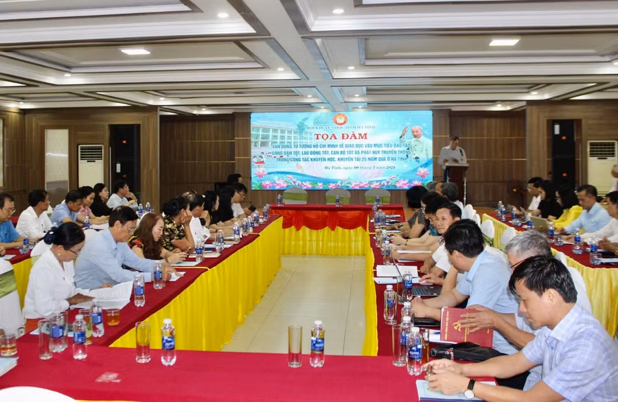 Toàn cảnh buổi tọa đàm.