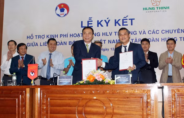 Lãnh đạo VFF và Tập đoàn Hưng Thịnh trao chứng thư