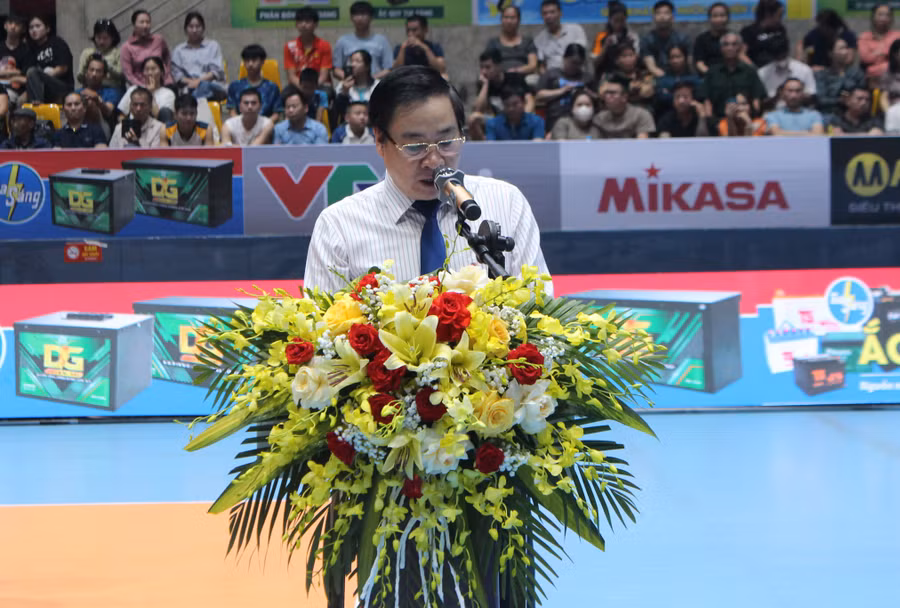 Ông Bùi Xuân Thập - Giám đốc Sở Văn hóa -Thể thao và Du lịch Hà Tĩnh phát biểu khai mạc. Ông Bùi Xuân Thập - Giám đốc Sở Văn hóa -Thể thao và Du lịch Hà Tĩnh phát biểu khai mạc.