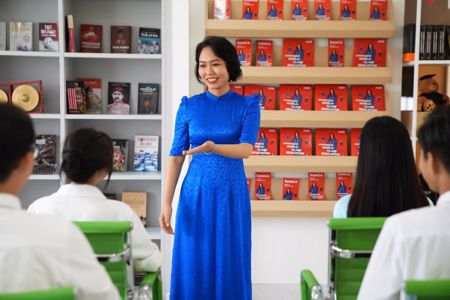 Sinh viên Văn Hiến học tập trong môi trường năng động với nhiều hoạt động bổ ích. Sinh viên Văn Hiến học tập trong môi trường năng động với nhiều hoạt động bổ ích.
