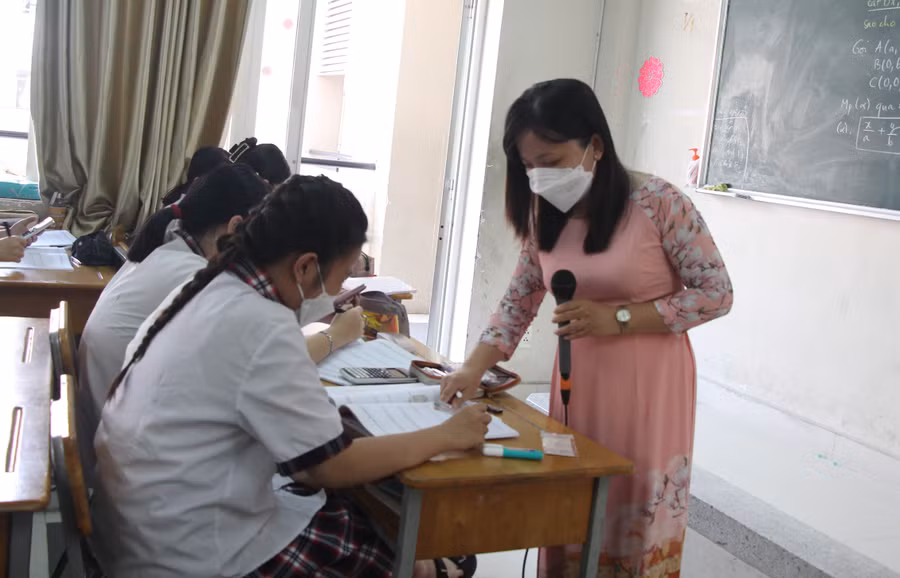 Cô Lê Phan Phương Ngọc, giáo viên Trường THPT Nguyễn Hữu Thọ.