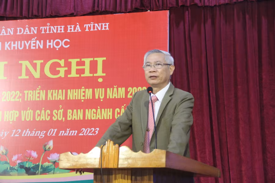 Ông Đoàn Đình Anh - Chủ tịch Hội Khuyến học Hà Tĩnh chủ trì Hội nghị. Ông Đoàn Đình Anh - Chủ tịch Hội Khuyến học Hà Tĩnh chủ trì Hội nghị.