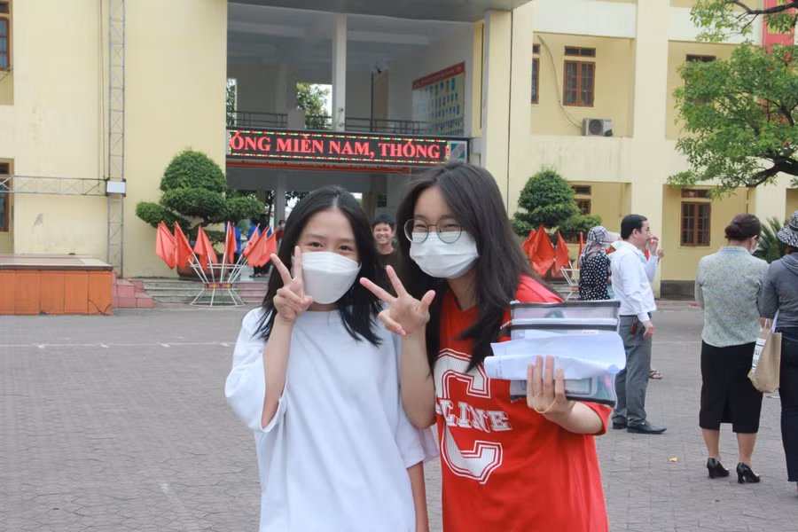 Thí sinh trong tâm trạng phấn khởi sau hai ngày thi liên tiếp.