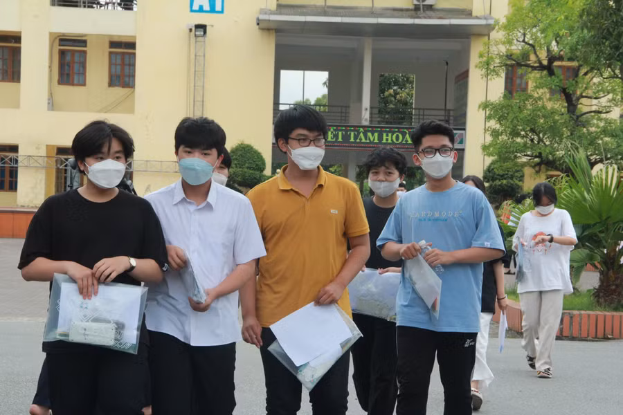 Học sinh thi Chuyên Hà Tĩnh thích thú với lời nói "tôi không thể"