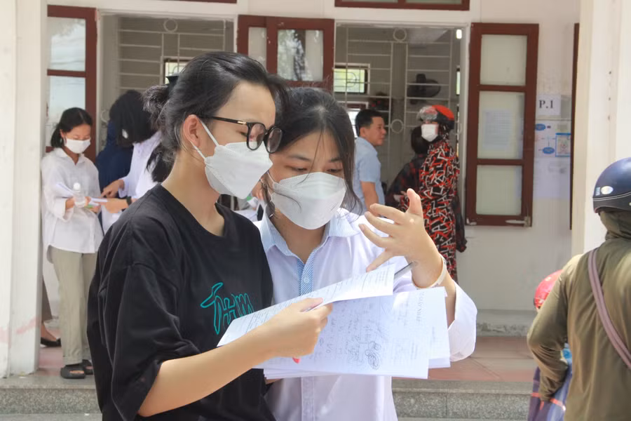 Nhiều thí sinh cho rằng đề thi Ngữ văn và Tiếng Anh đều vừa sức.