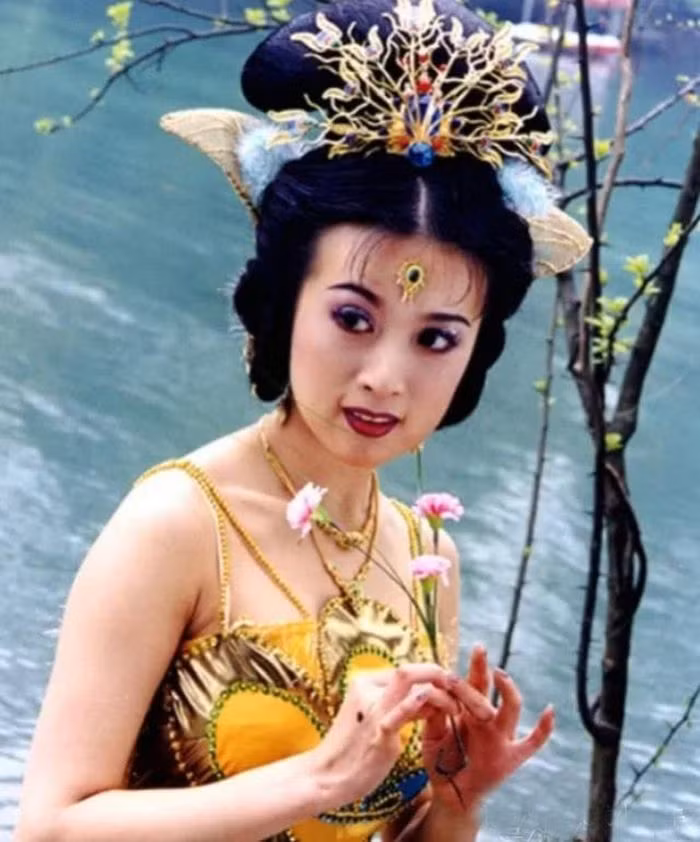Cuộc sống giàu có, quyền lực của "công chúa đẹp nhất Tây Du Ký" ảnh 4 Cuộc sống giàu có, quyền lực của "công chúa đẹp nhất Tây Du Ký" ảnh 4
