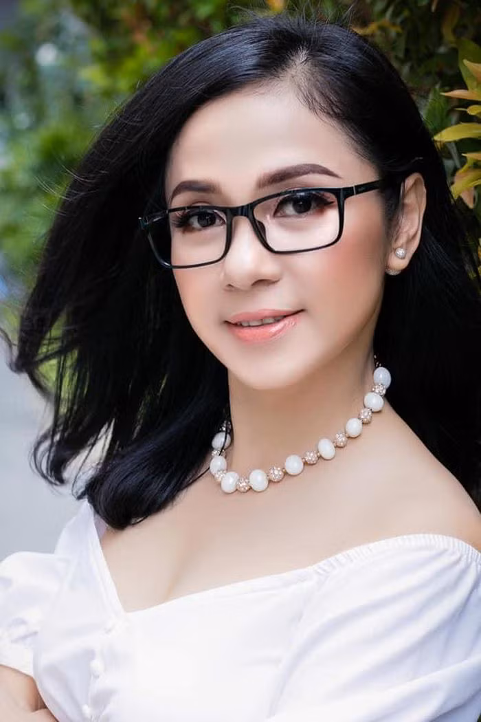 Xấp xỉ tuổi 50 vẫn trẻ đẹp, Việt Trinh tuyên bố độc thân suốt đời ảnh 24 Xấp xỉ tuổi 50 vẫn trẻ đẹp, Việt Trinh tuyên bố độc thân suốt đời ảnh 24
