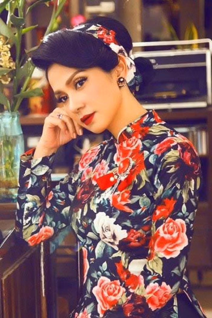 Xấp xỉ tuổi 50 vẫn trẻ đẹp, Việt Trinh tuyên bố độc thân suốt đời ảnh 7 Xấp xỉ tuổi 50 vẫn trẻ đẹp, Việt Trinh tuyên bố độc thân suốt đời ảnh 7