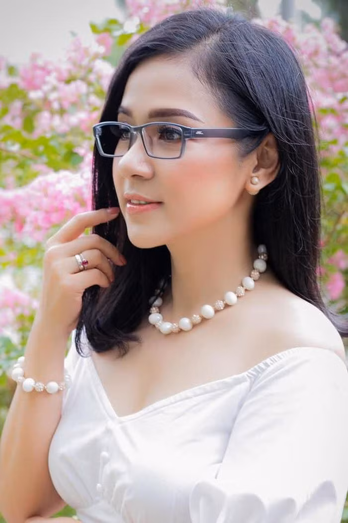 Xấp xỉ tuổi 50 vẫn trẻ đẹp, Việt Trinh tuyên bố độc thân suốt đời ảnh 23 Xấp xỉ tuổi 50 vẫn trẻ đẹp, Việt Trinh tuyên bố độc thân suốt đời ảnh 23