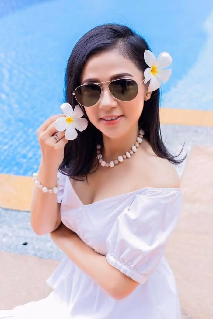 Xấp xỉ tuổi 50 vẫn trẻ đẹp, Việt Trinh tuyên bố độc thân suốt đời ảnh 22 Xấp xỉ tuổi 50 vẫn trẻ đẹp, Việt Trinh tuyên bố độc thân suốt đời ảnh 22