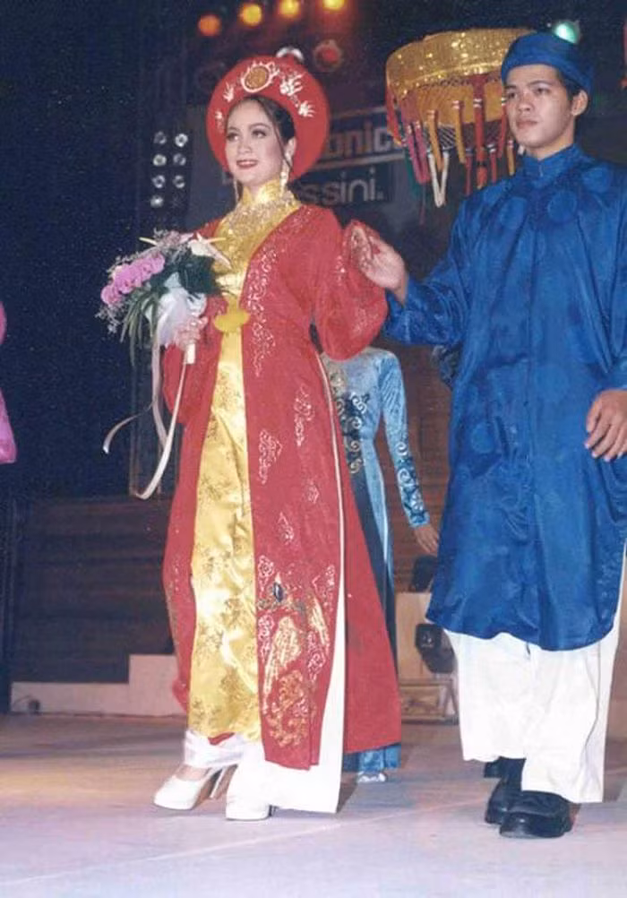 Hình ảnh Thiên Nga biểu diễn trên sân khấu.
