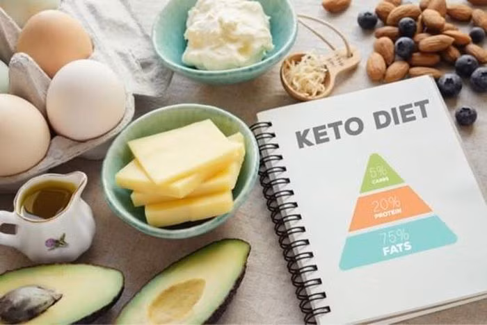 Chế độ ăn kiêng Keto bao gồm việc nạp nhiều chất béo.