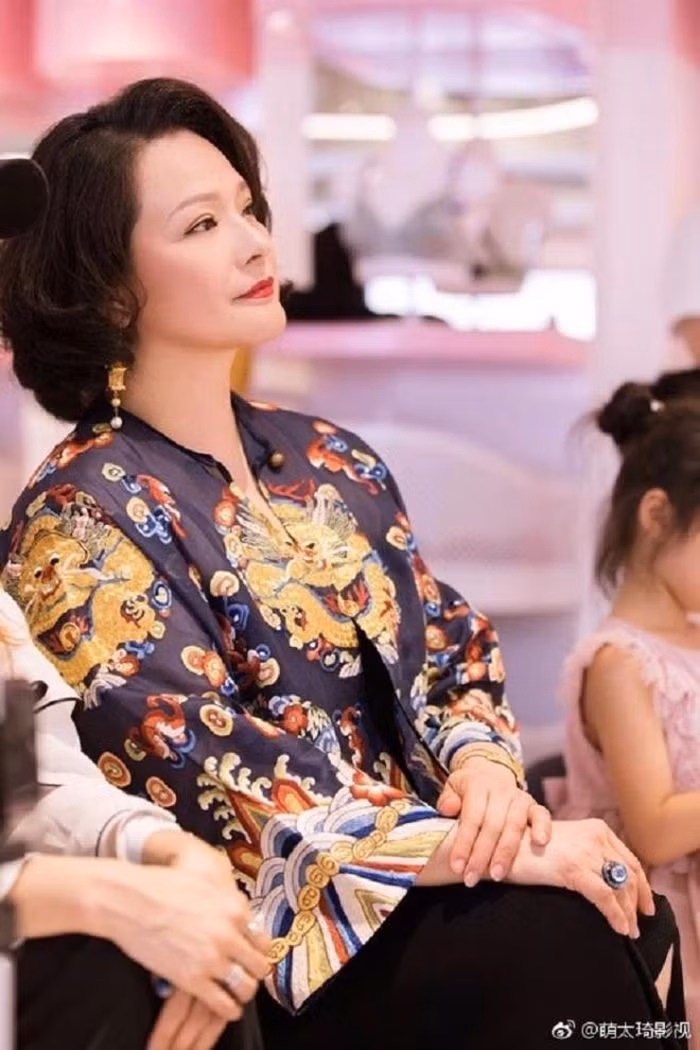 Nữ yêu tinh xinh đẹp nhất "Tây du ký" trở thành tỷ phú thế nào? ảnh 4