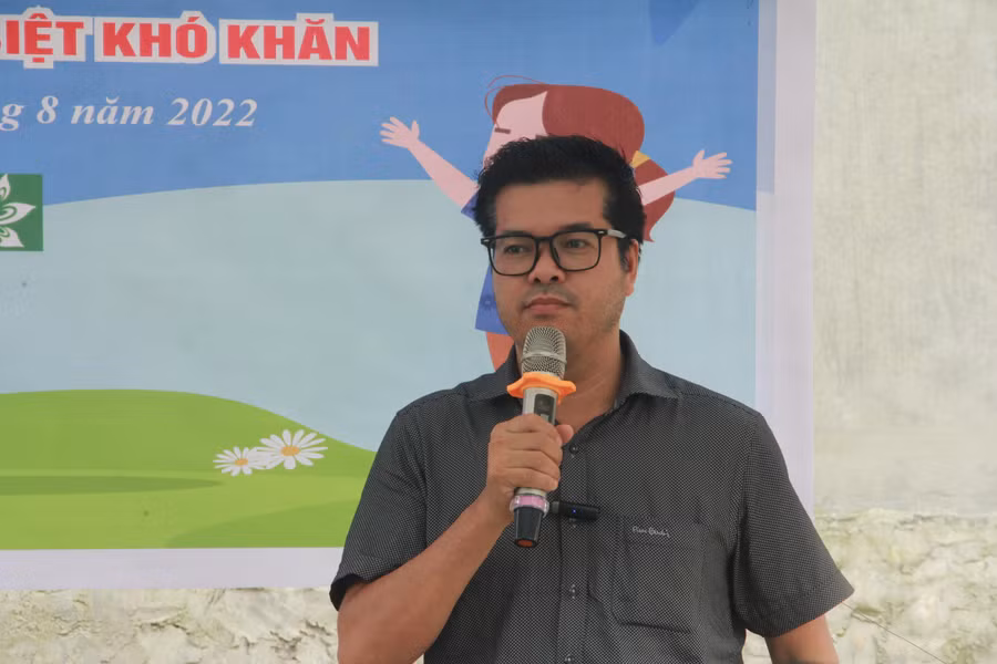 Nhà báo Nguyễn Văn Dũng, Trưởng đại diện báo GD&amp;TĐ khu vực MTTN phát biểu tại lễ khởi công.