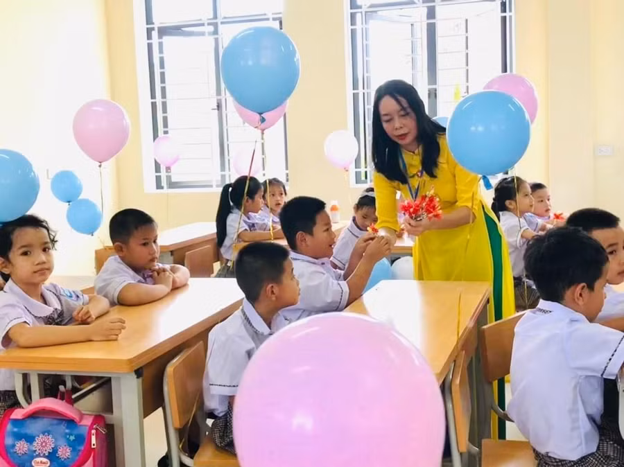 Những món quà nhỏ do các cô chuẩn bị chào mừng các em bước vào lớp 1.