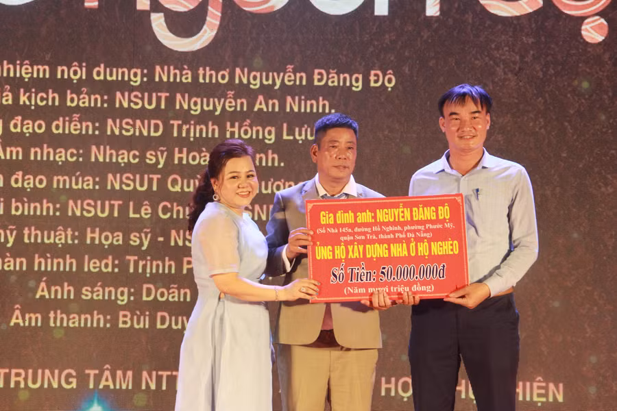 Gia đình doanh nhân Nguyễn Đăng Độ trao 50 triệu đồng ủng hộ xây nhà hộ nghèo và ...