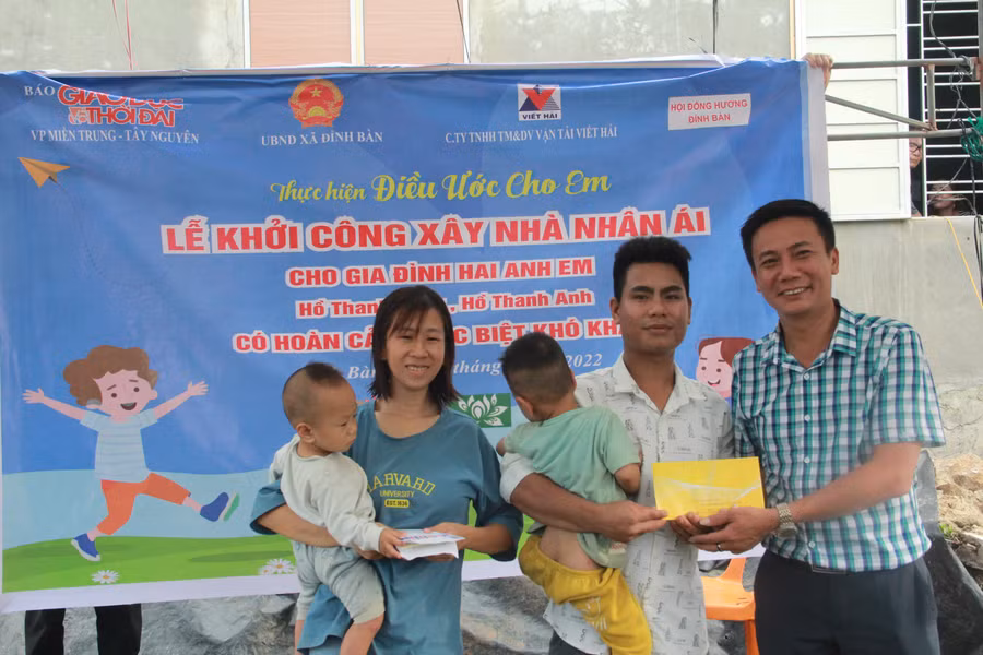 Với sự chung tay của các cơ quan đoàn thể, nhà hảo tâm, hy vọng ngôi nhà mới của các cháu sẽ sớm được hoàn thành trước mùa mưa bão.
