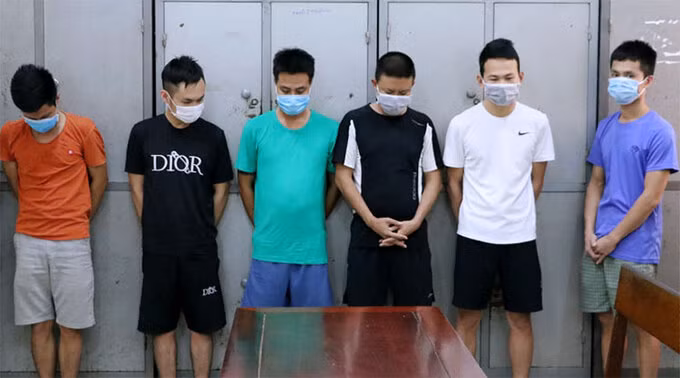 Các đối tượng đánh bạc bị bắt (ảnh Công an Hà Tĩnh)