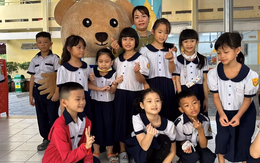 Giờ hoạt động trải nghiệm của học sinh Trường tiểu học Nguyễn Bỉnh Khiêm (quận 1).