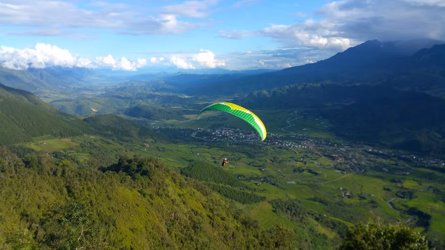 Vận động viên bay thử trên thung lũng Putaleng