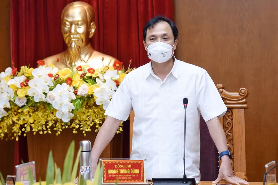 Ông Hoàng Trung Dũng, Bí thư Tỉnh ủy Hà Tĩnh, chủ trì cuộc họp