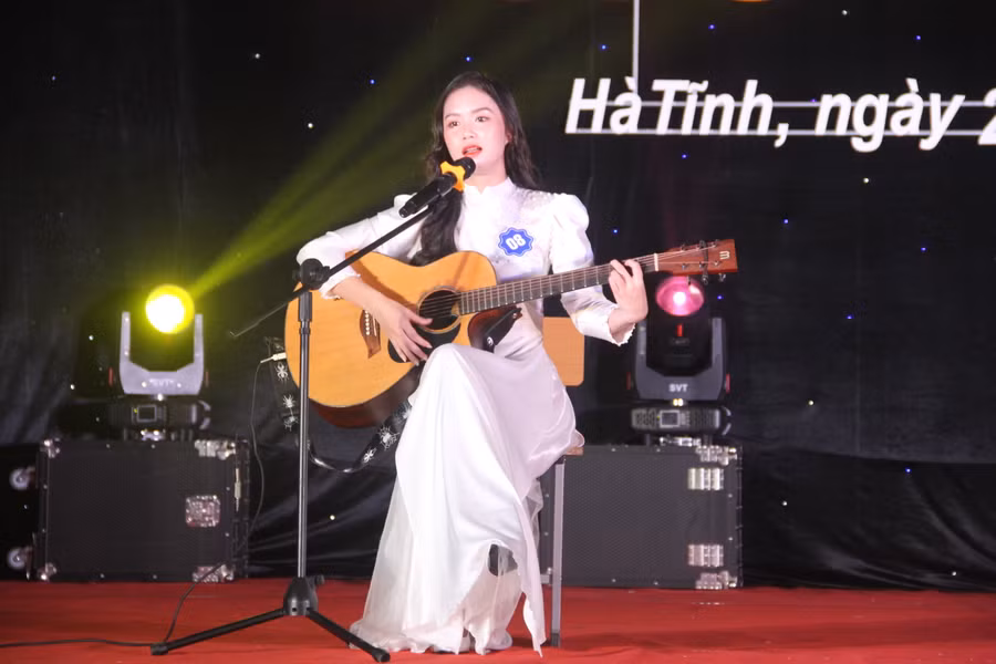 Ngoài yếu tố ngoại hình, các thí sinh đăng ký dự thi phải có điểm học tập và điểm rèn luyện của kỳ học gần nhất đạt loại khá trở lên.