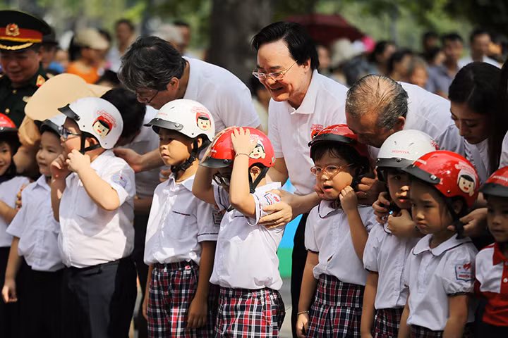 Đây là định hướng quan trọng cho công tác giáo dục ATGT thời gian tới. Đồng thời là định hướng để triển khai các hoạt động trong Tháng cao điểm an toàn giao thông cho học sinh đến trường.