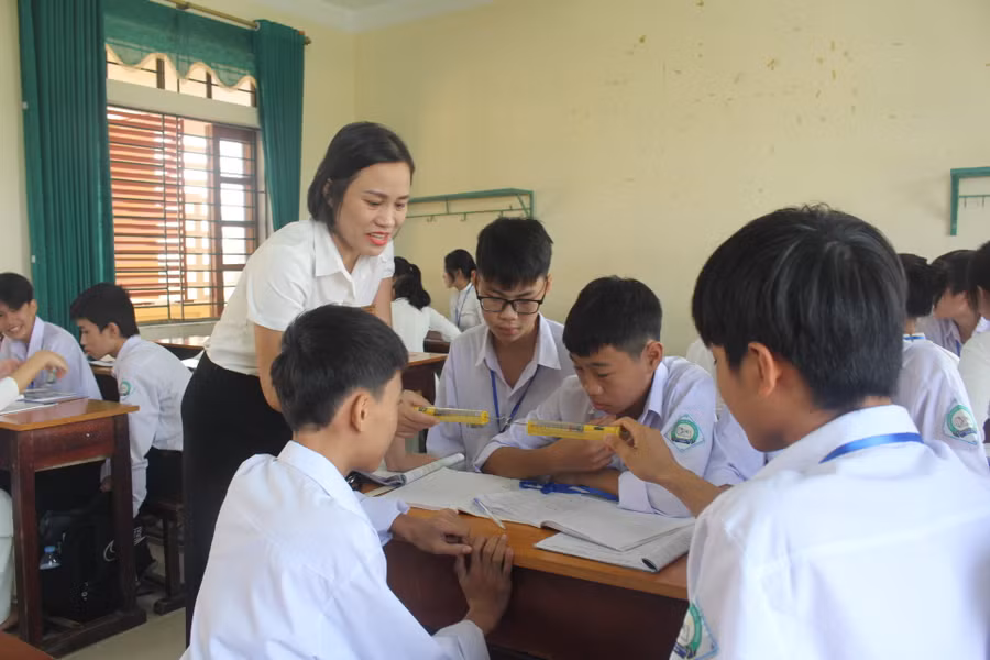 Qua mỗi kỳ thi thử, giáo viên và học sinh có dịp đánh giá lại năng lực và có hướng điều chuyển ôn tập phù hợp. Qua mỗi kỳ thi thử, giáo viên và học sinh có dịp đánh giá lại năng lực và có hướng điều chuyển ôn tập phù hợp.