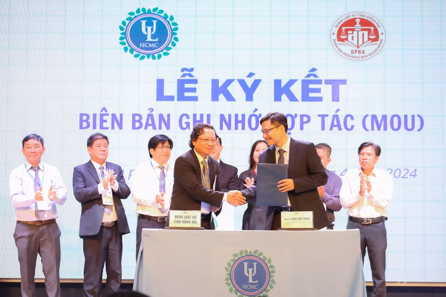 Trường Đại học Luật ký kết cùng đoàn luật sư Đồng Nai. Trường Đại học Luật ký kết cùng đoàn luật sư Đồng Nai.