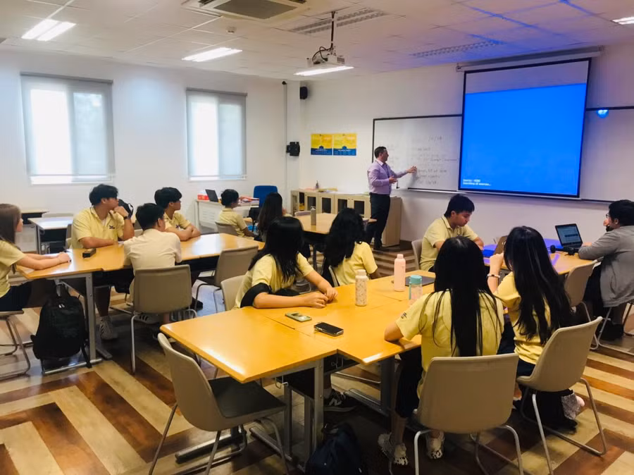 Giờ học của học sinh Trường Quốc tế Mỹ. Giờ học của học sinh Trường Quốc tế Mỹ.