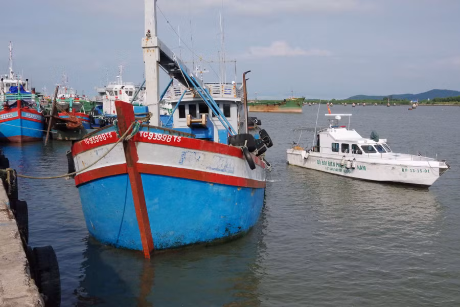 Lực lượng BĐBP Bà Rịa-Vũng Tàu dẫn giải phương tiện TG 93998 TS đưa về Vũng Tàu để phục vụ công tác điều tra, xử lý theo quy định của pháp luật.