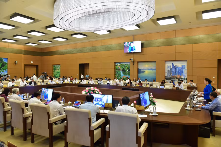 Các đại biểu tham dự phiên chất vấn và trả lời chất vấn 