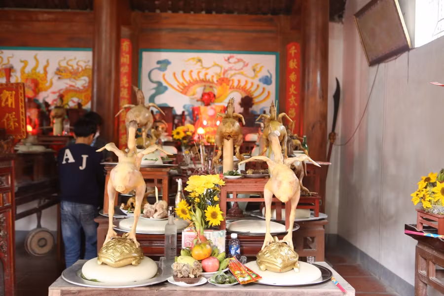 Đã thành lệ, ngày Rằm tháng Giêng hàng năm, con cháu dòng họ Nguyễn Đình (xã Bình An, huyện Lộc Hà) lại tề tựu đông đủ tại nhà thờ họ để tế lễ.
