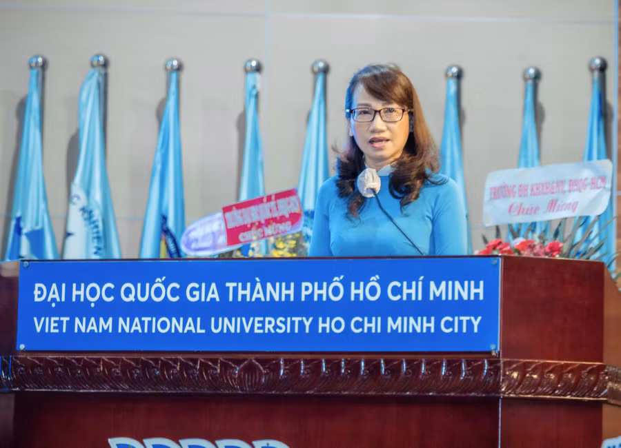 GS.TS Nguyễn Thị Thanh Mai đọc diễn văn khai giảng. Ảnh: MINK. GS.TS Nguyễn Thị Thanh Mai đọc diễn văn khai giảng. Ảnh: MINK.