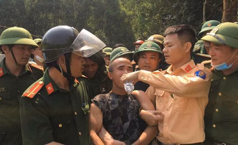 Lực lượng chức năng đã huy động 150 người tiến hành truy bắt đối tượng. (Ảnh CA Hà Tĩnh). Lực lượng chức năng đã huy động 150 người tiến hành truy bắt đối tượng. (Ảnh CA Hà Tĩnh).
