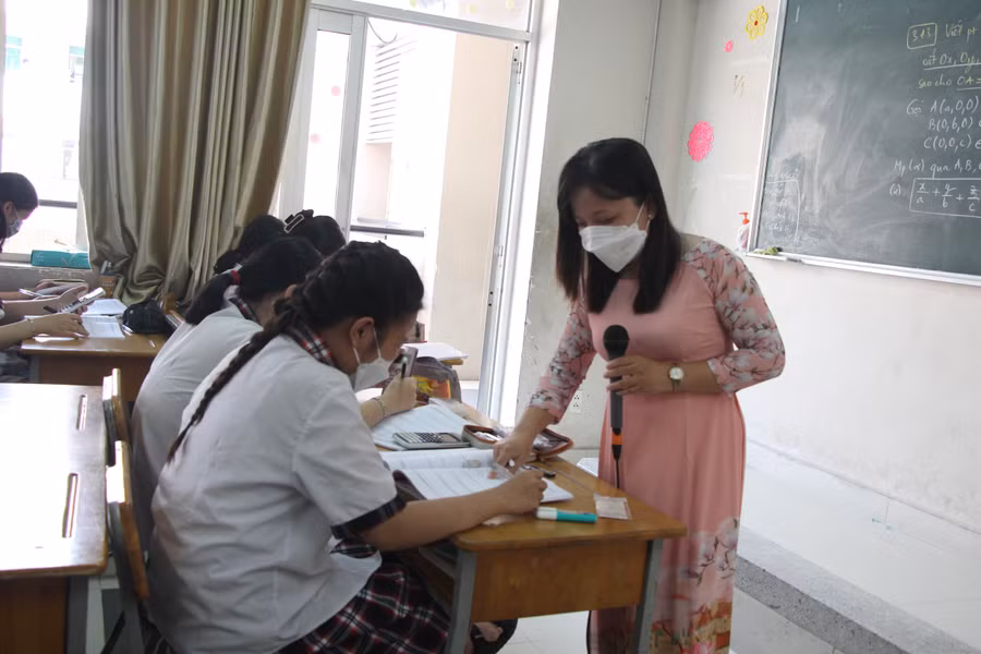 Cô Lê Phan Phương Ngọc.