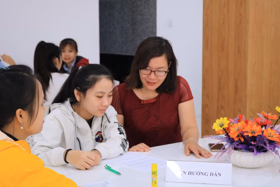 HUFI khuyến cáo tân sinh viên cần phải cẩn trọng với các chiêu trò lừa đảo.